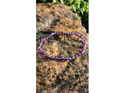Náramek Amethyst  facetovany 4mm