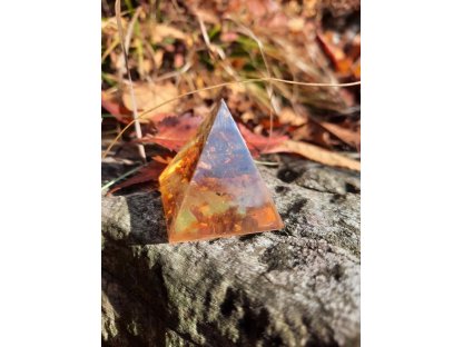 Pyramida /Pyramid - Jantar/Amber/Bernstein rek 3cm