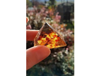 Pyramid Amber 6,5cm Extra big