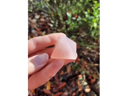 Pyramida /Pyramid - růženín,Rose quartz 3cm 2