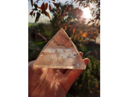 Pyramida z pravého křišťálu /Crystal Pyramid/Bergkristal Pyramid 9-10cm čistiho/clear/Klares