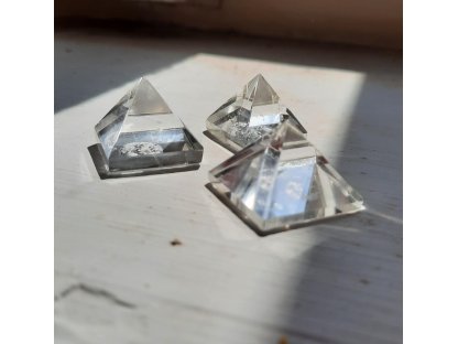 Berg Kristlall Pyramid 2,7-3cm cm extra 100% klares