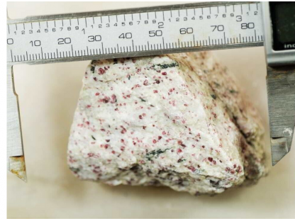 Rarita Kakorrtokite Gronsko kámen/Greenland stone 6,5cm 2