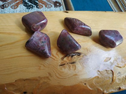 Rubín/Ruby stone  tromlovany,tumble 3cm