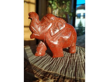 Slon/Elephant červeny jaspis /red jasper 8cm
