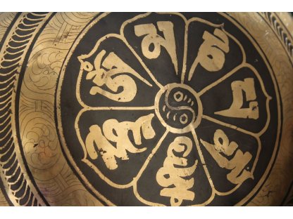 Tibetská mísa černy Ah Hum Vajra Guru Mantra 25cm 2