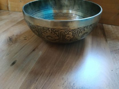 Singing bowl with Shell 23,5cm