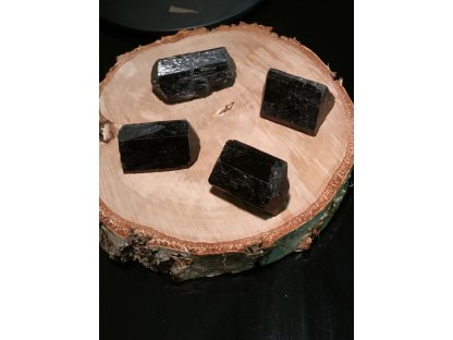 Turmalín černý sůrovy krystalicky 3cm