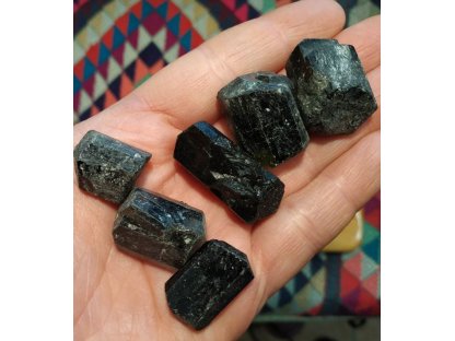 Schwarzem Kristallen Turmalin - roh 20-25mm 10 stk