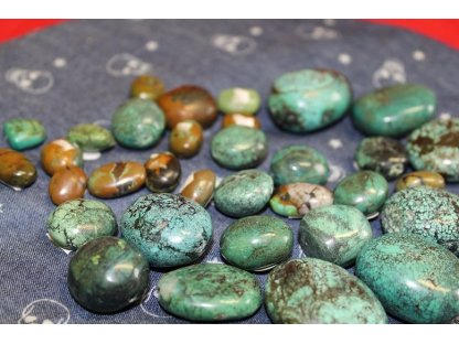 Tyrkys vrtany kameny pravda z Tibetů 2,5cm