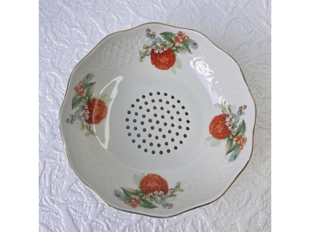 Porcelánová mistička / cedník. 5 x 19 cm.