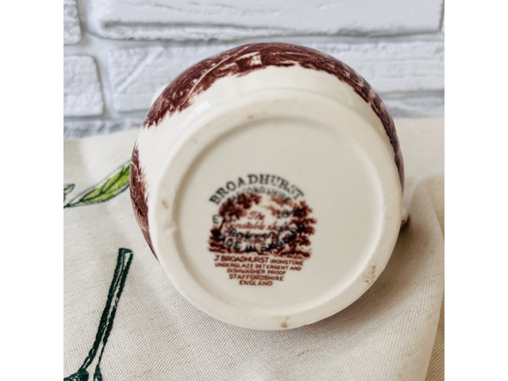 Mlékovka. 180 ml.  J.Broadhurst Ironstone. 