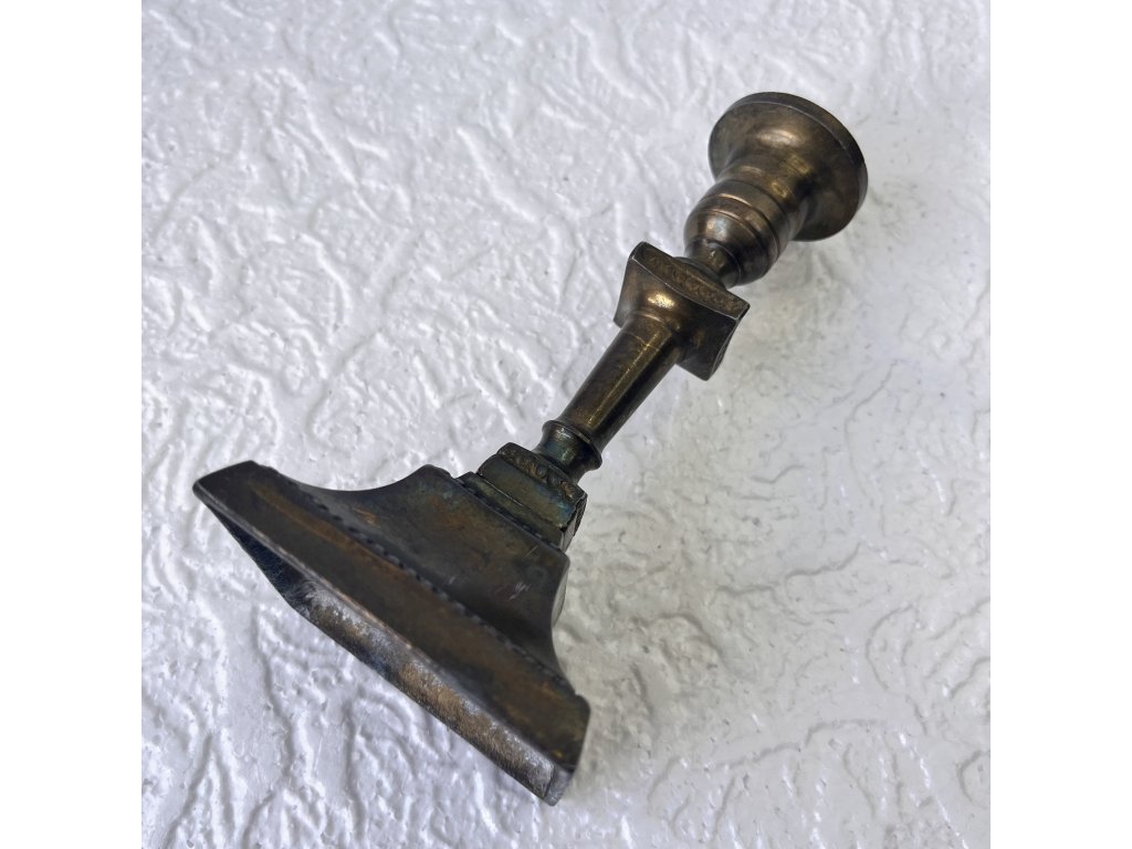 Svícen. Kov. 16cm