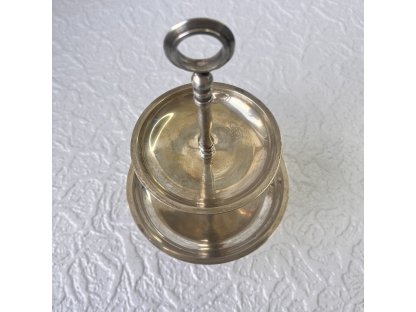 Etažér postříbřený.  Výška  21,5 cm.