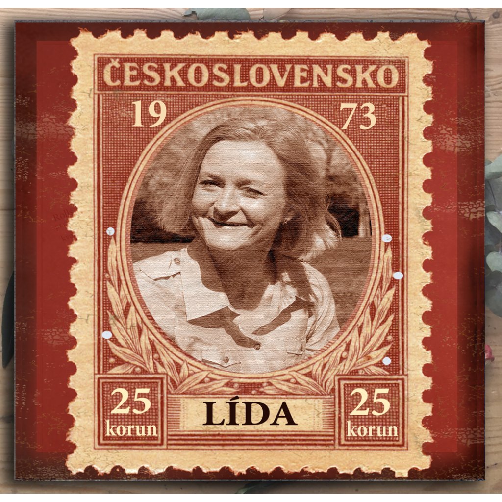 Známka s fotkou ženy k narozeninám