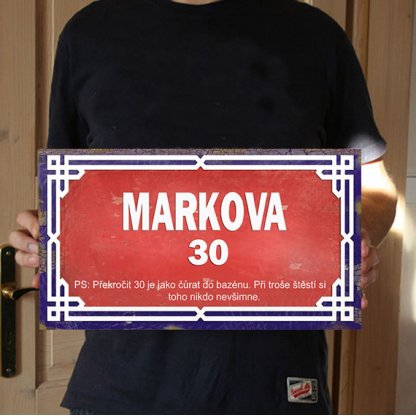 Dárek k narozeninám, originální cedule
