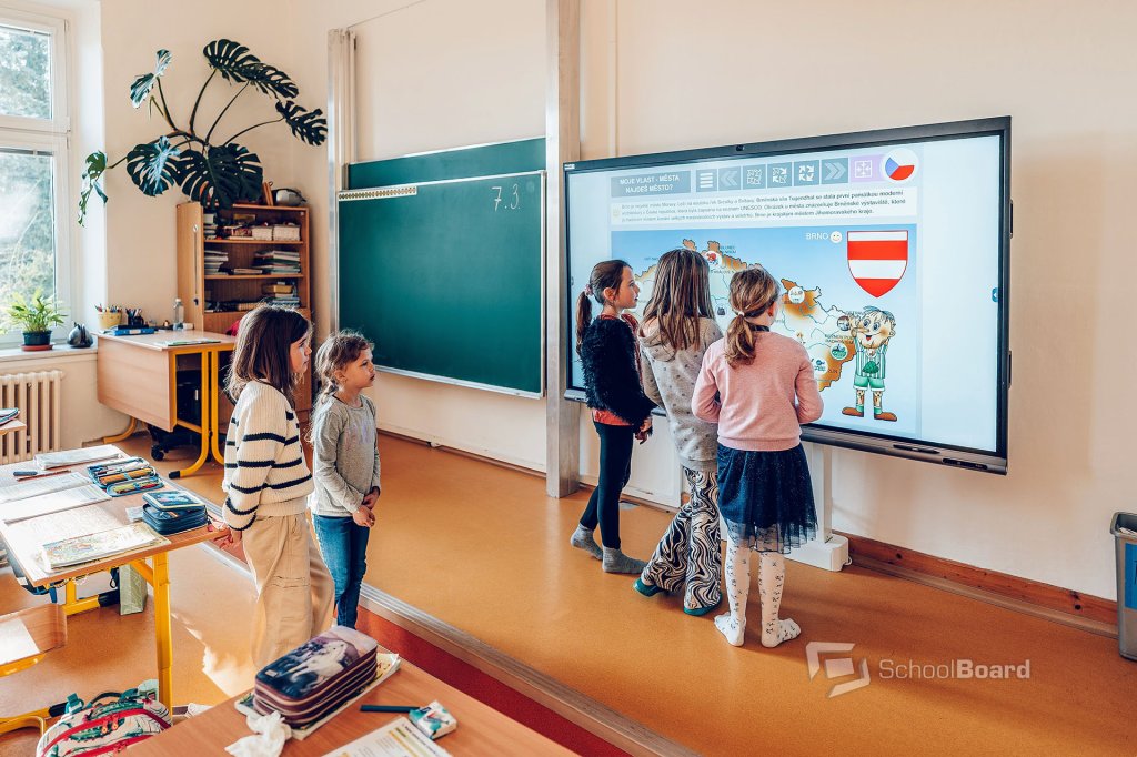 Řada PREMIUM 65″, 75″, 86″, 98″