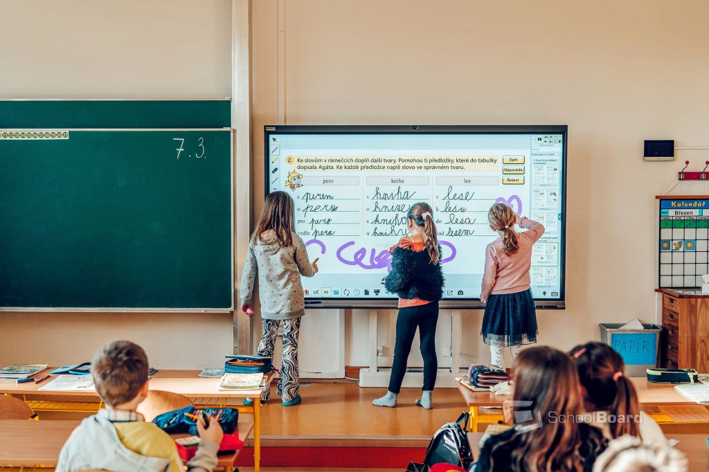 Řada PREMIUM 65″, 75″, 86″, 98″