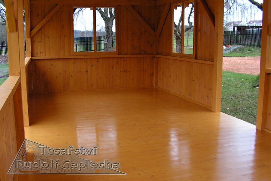 Realizace zakázkového zahradního altánu s masivní dřevěnou podlahou, Štěnovický Borek, 8