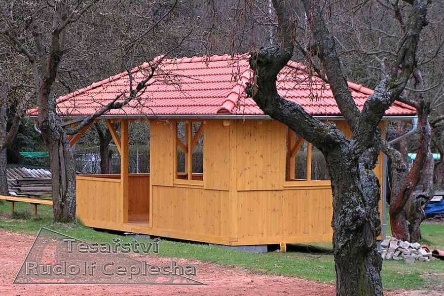 Realizace zakázkového zahradního altánu s masivní dřevěnou podlahou, Štěnovický Borek, 10