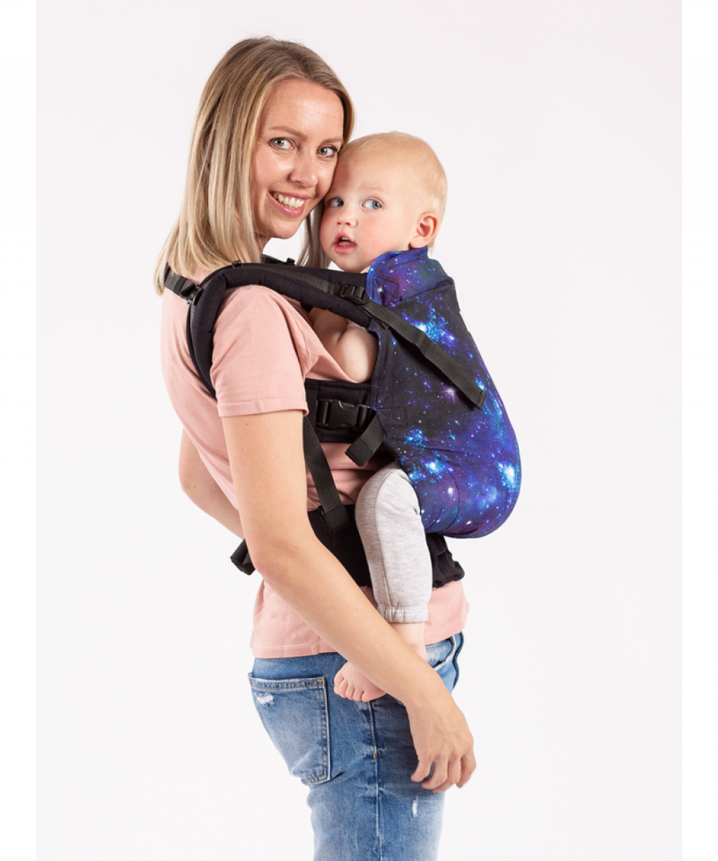 ERGONOMICKÉ NOSÍTKO - ISARA -THE TRENDSETTER - universe - STANDARD