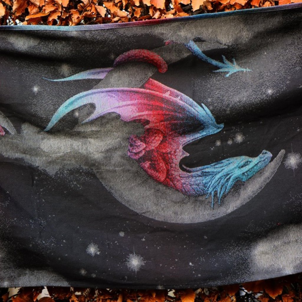 ŠÁTEK NA NOŠENÍ DĚTÍ - YARO - Moonkeeper Duo Black Astral Rainbow