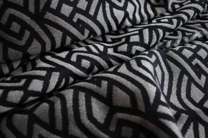 ŠÁTEK NA NOŠENÍ DĚTÍ - Yaro - Braid Black Natural Seacell