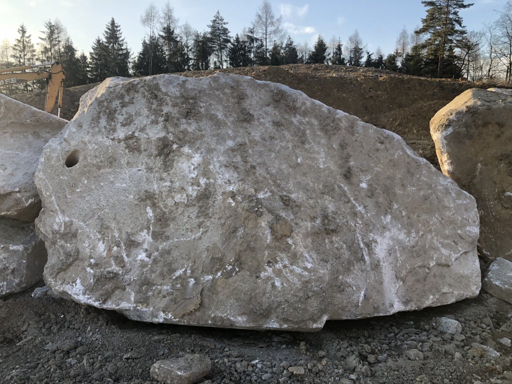 Solitérní kámen