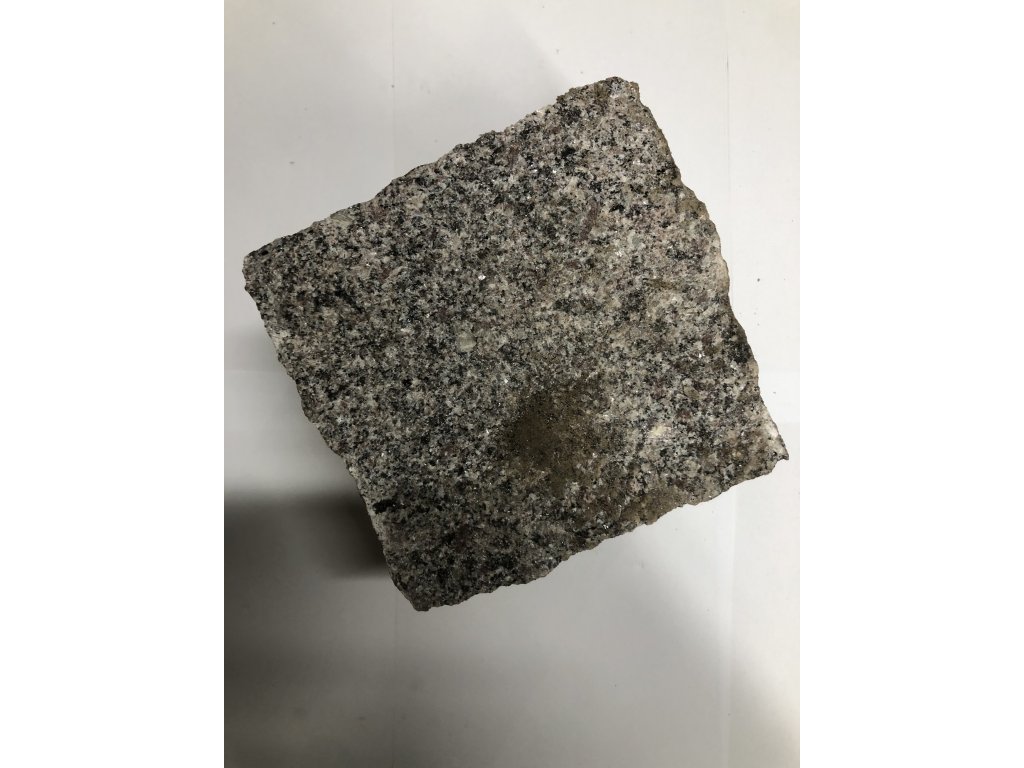 Žulová dlažební kostka  15-17 cm