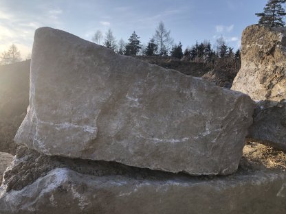 Solitérní kámen