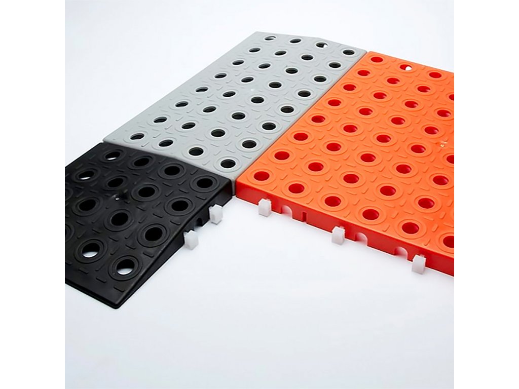 Červený polyetylénový nájazd AvaTile AT-STD - 25 x 13,7 x 1,6 cm