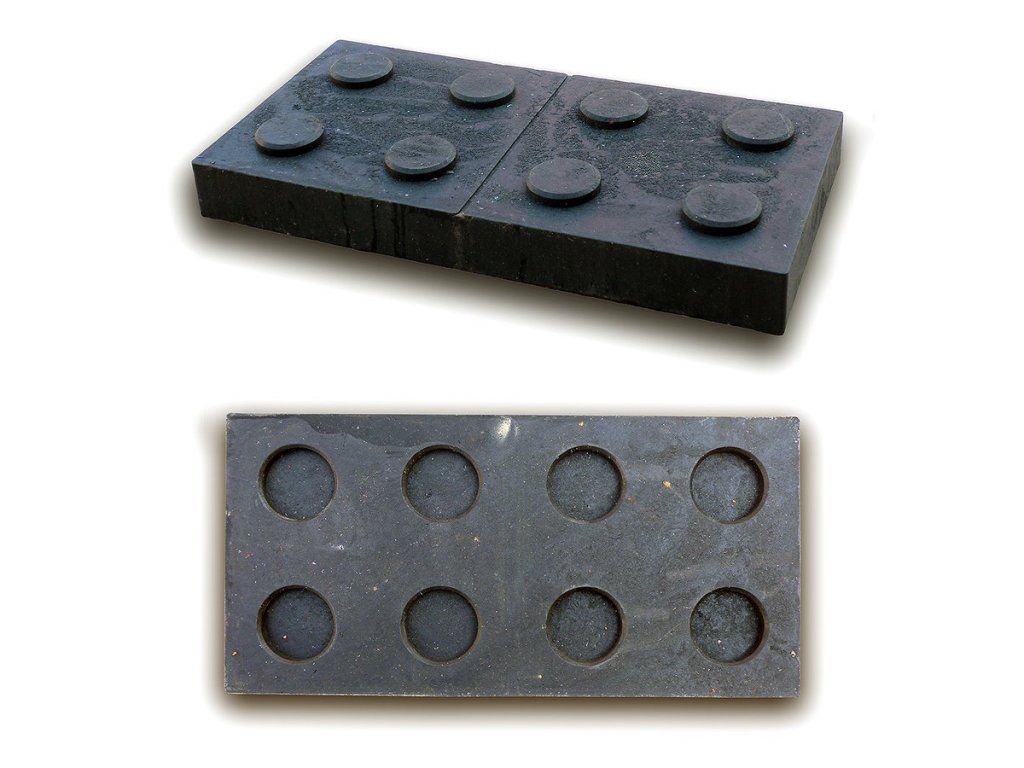 Čierna plastová podkladacia kocka "2 x 4 čapy" FLOMA RePVC - 47,6 x 23,8 x 5,3 cm