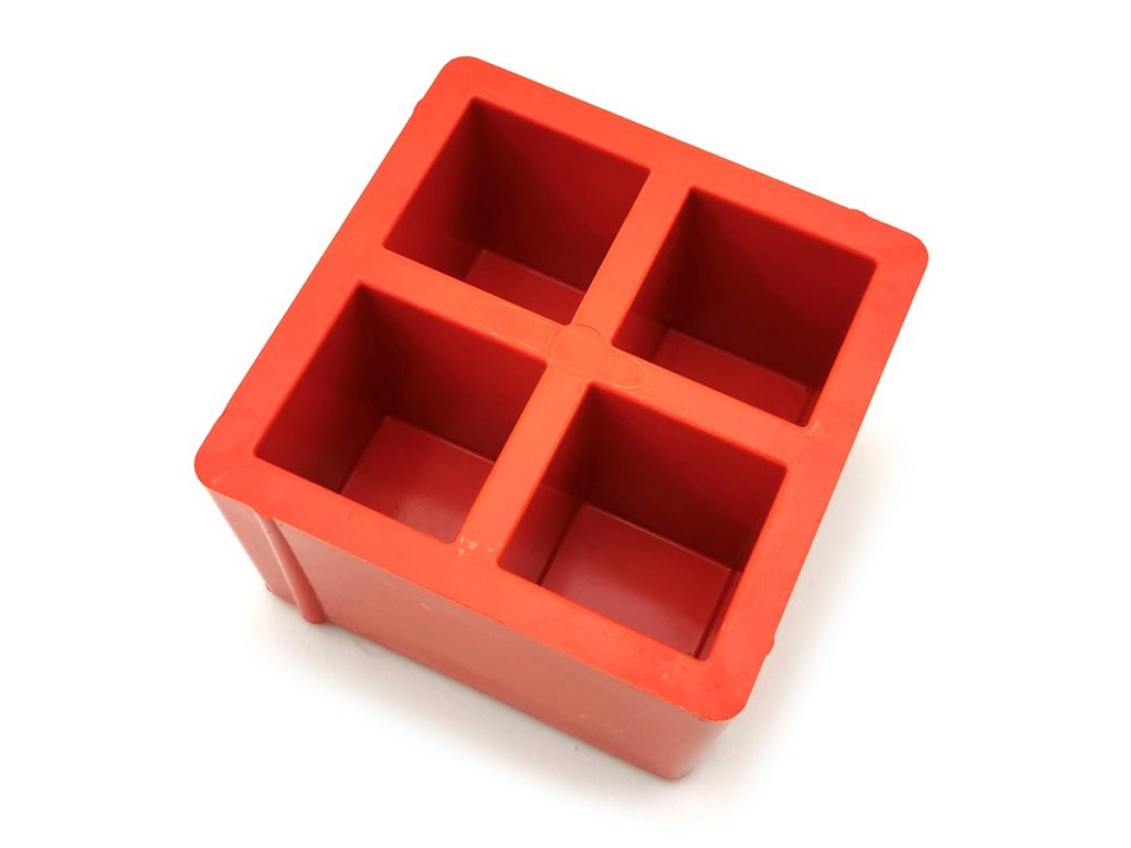 Oranžový plastový vyznačovací prvok ProGrass MAX, FLOMA - 9,7 x 9,7 x 5,9 cm