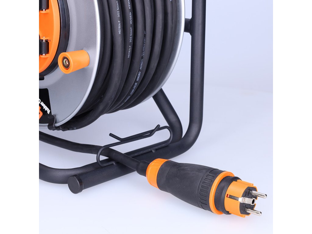 Solight predlžovací prívod - na kovovom bubne, 4 zásuvky, 40m kábel guma-neoprén, 3x 2,5mm2, IP44