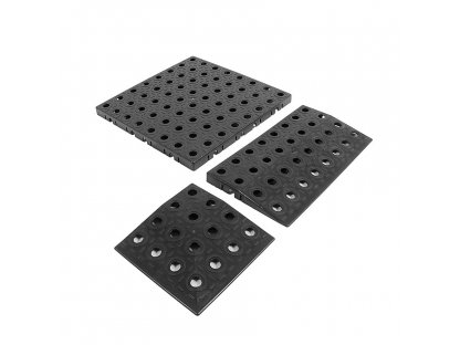 Čierny polyetylénový nájazd AvaTile AT-STD - 25 x 13,7 x 1,6 cm