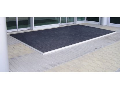 Plastová kefová vstupná rohož FLOMA Wellbru - 60 x 90 x 2,2 cm