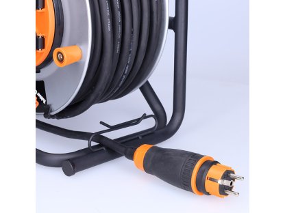 Solight predlžovací prívod - na kovovom bubne, 4 zásuvky, 40m kábel guma-neoprén, 3x 2,5mm2, IP44