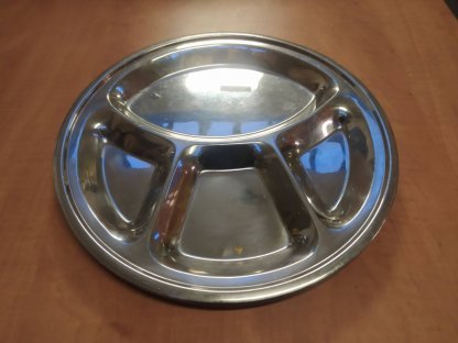 Dělený talíř kovový