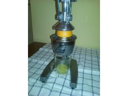 Odšťavňovač na citrusy / pákový