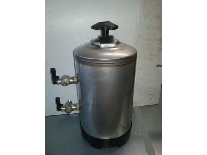 Změkčovače vody manuální 8 litrů