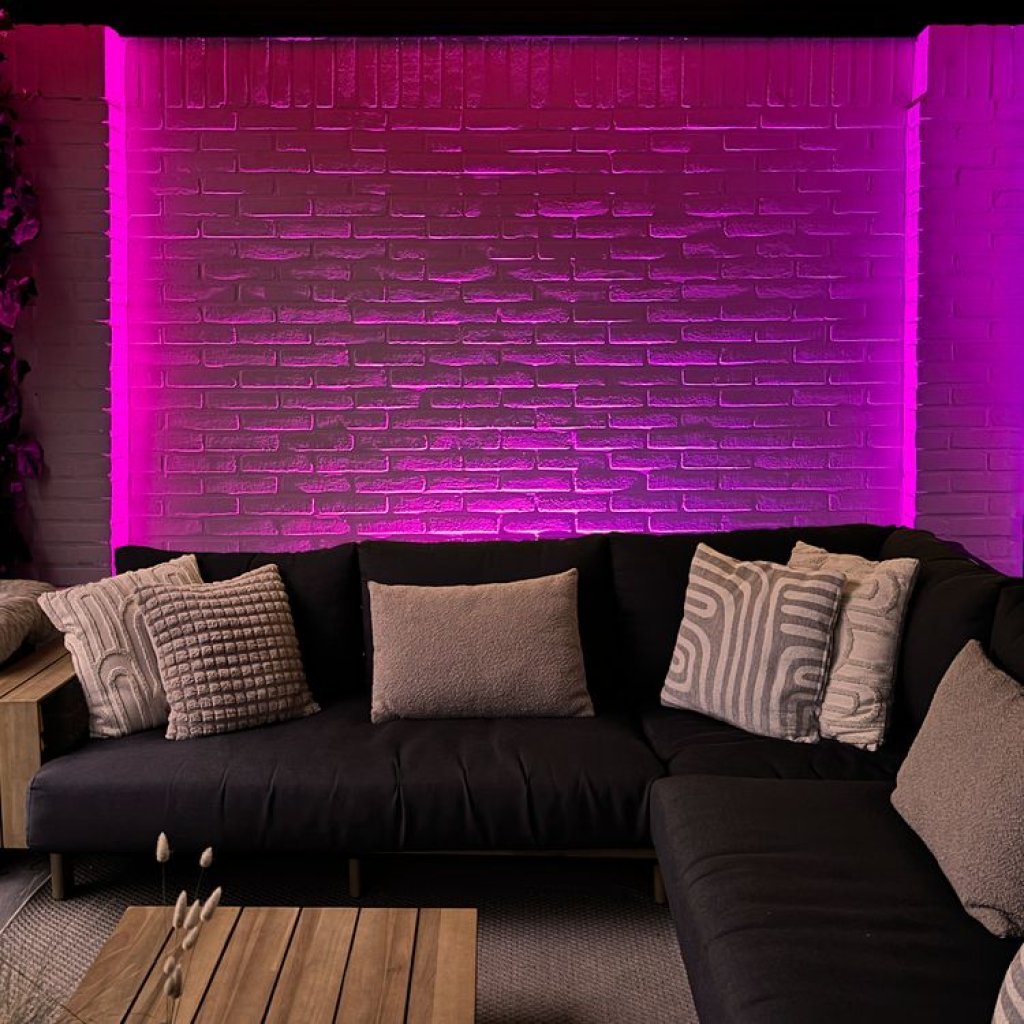 Senso SMART, ZigBee chytré venkovní nástěnné svítidlo, LiGHTPRO | HOLAS ...