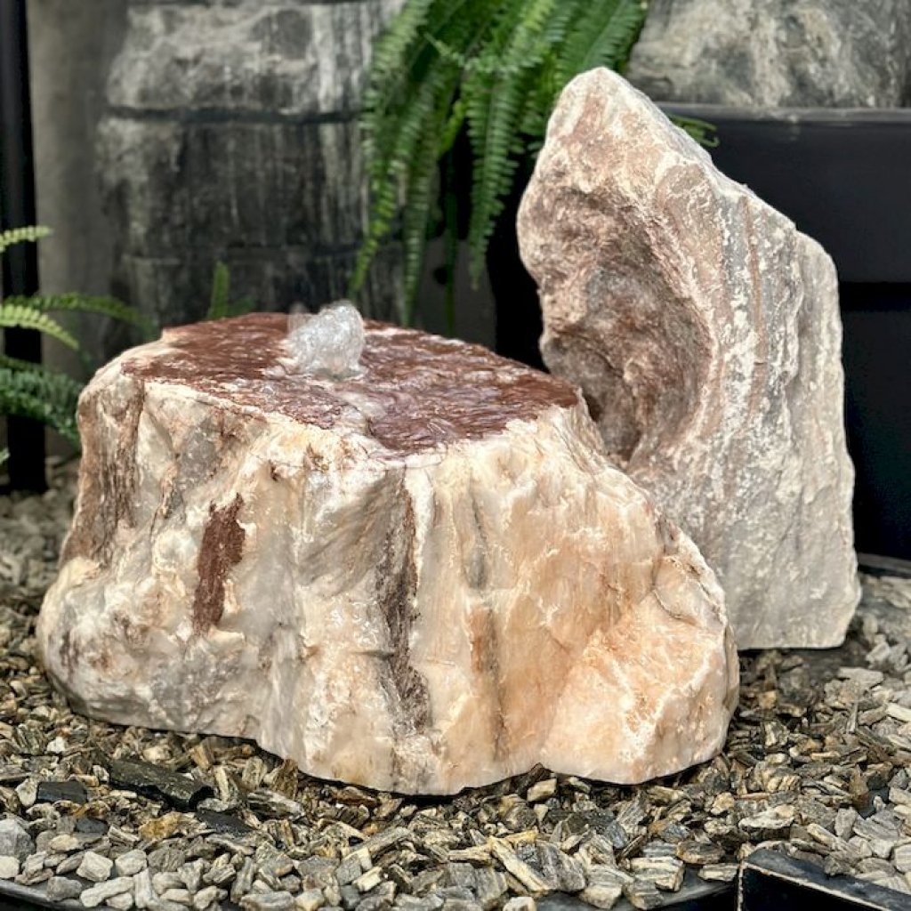 Zahradní fontána Duo s přírodními kameny připravená k instalaci