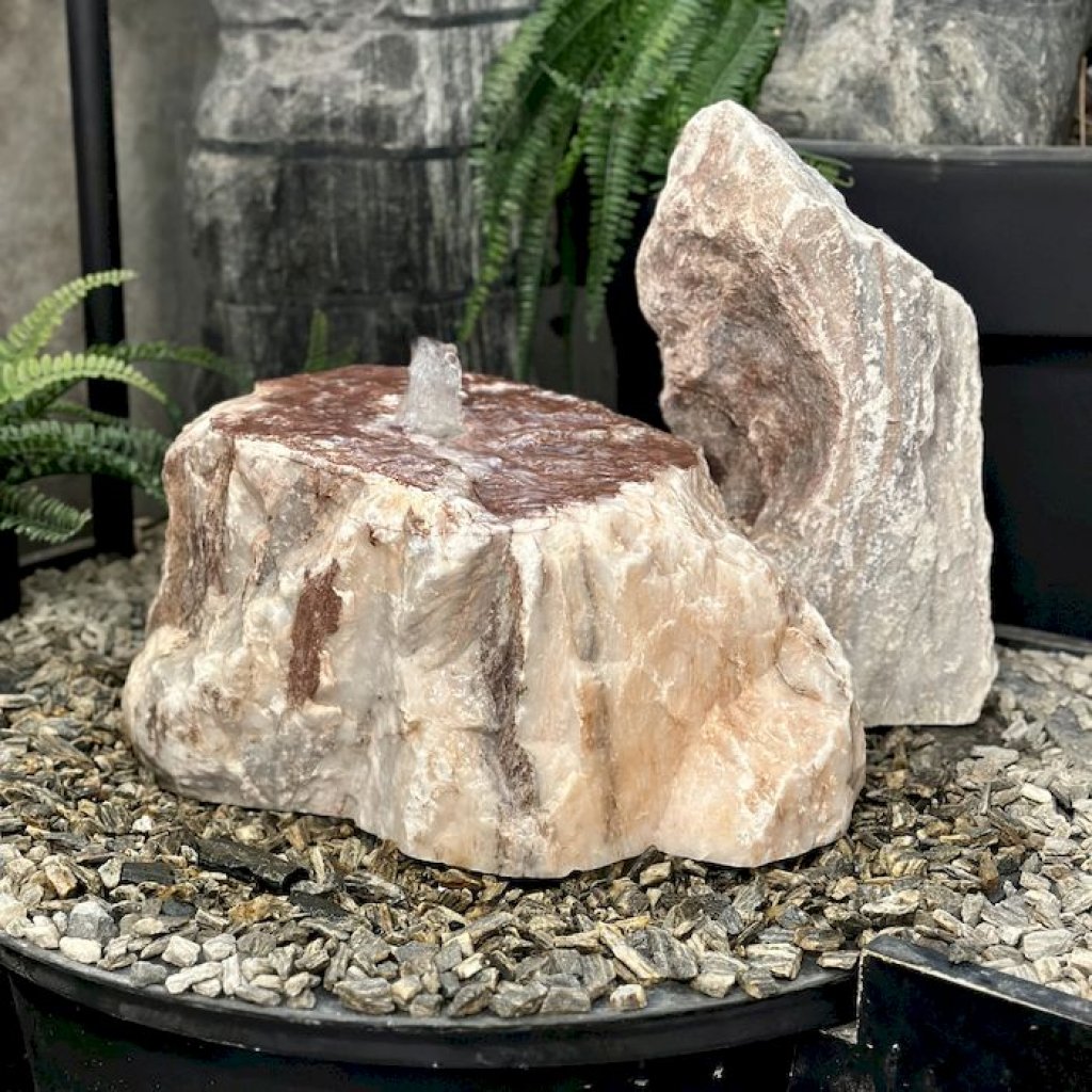 Zahradní fontána Duo s přírodními kameny připravená k instalaci