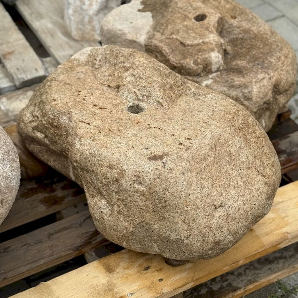 Zahradní fontána z přírodního českého kamene, kompletní fontánové příslušenství