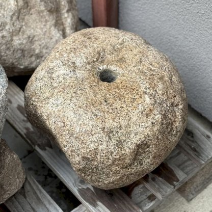Malý vodní prvek Oblík s přírodním labským kamenem a kompletním fontánovým příslušenstvím