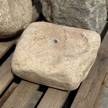 Malý vodní prvek Plošík s přírodním labským kamenem a kompletním fontánovým příslušenstvím