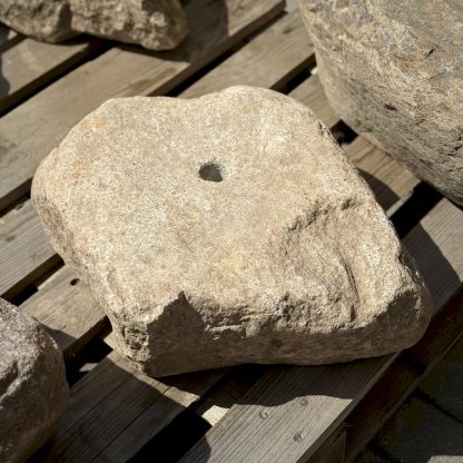 Zahradní fontána s přírodním žulovým kamenem a kompletním fontánovým příslušenstvím 2