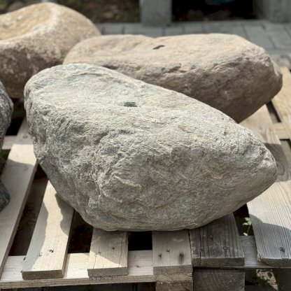 Zahradní fontána tmavý přírodní kámen, kompletní fontánové příslušenství