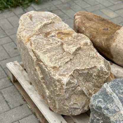 Zahradní fontána z přírodního českého kamene s kompletním fontánovým příslušenstvím