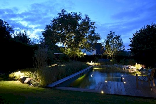 Osvětlení koupacího jezírka a okolí v zahradě návrh a realizace HOLAS Lighting
